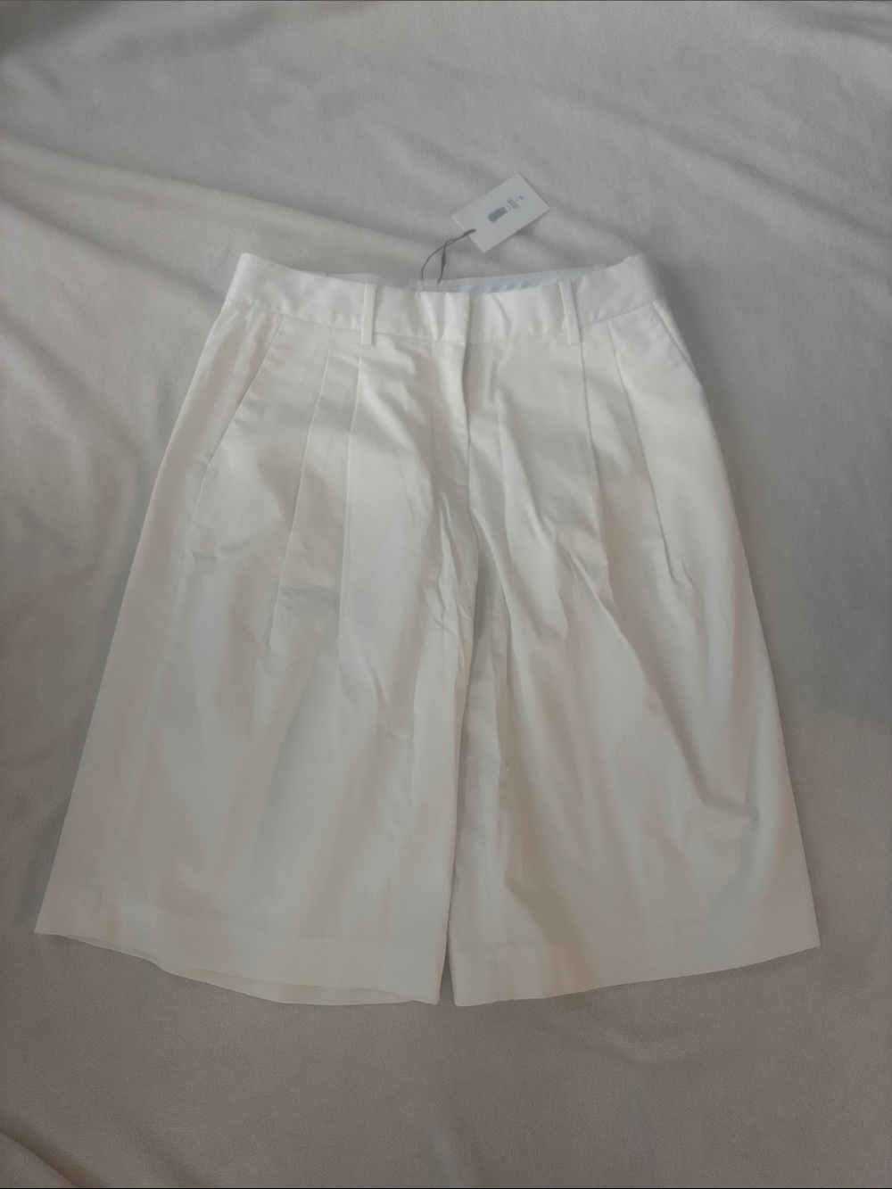 Aritzia Haverford Chino Bermuda Shorts - Size 6, Light Birch